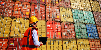 Container; Mann; Weiß 